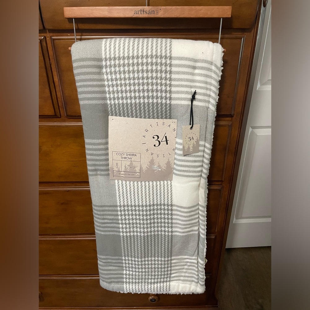 Artisan 34 Cozy Sherpa Throw 50x60